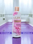 LUX Delicate Fragrance Body Wash